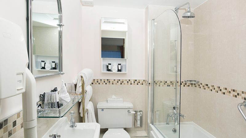 BAÑO DEL DORMITORIO 2